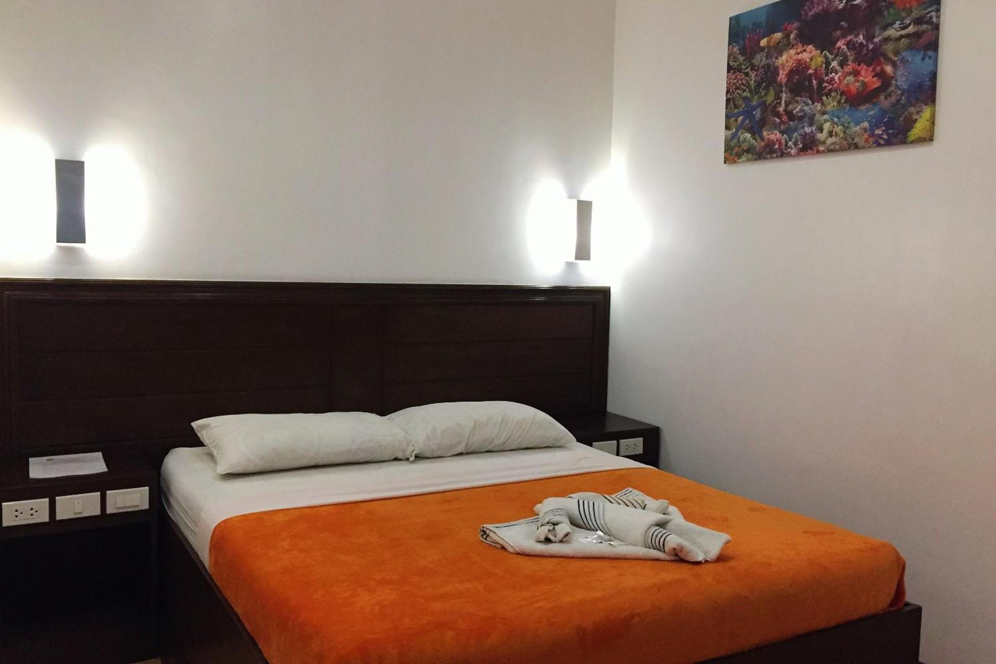 Pearli View Hotel Iloilo Powered By Cocotel Room photo