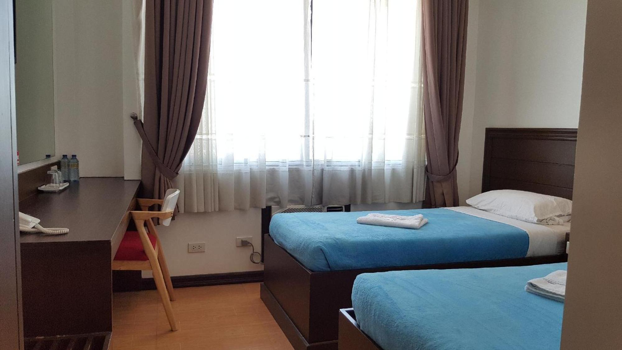 Pearli View Hotel Iloilo Powered By Cocotel Room photo