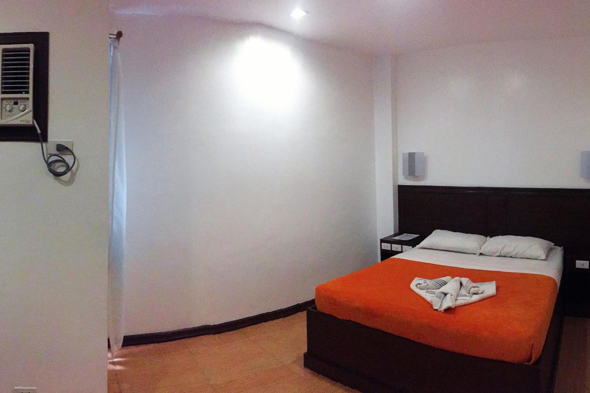 Pearli View Hotel Iloilo Powered By Cocotel Room photo