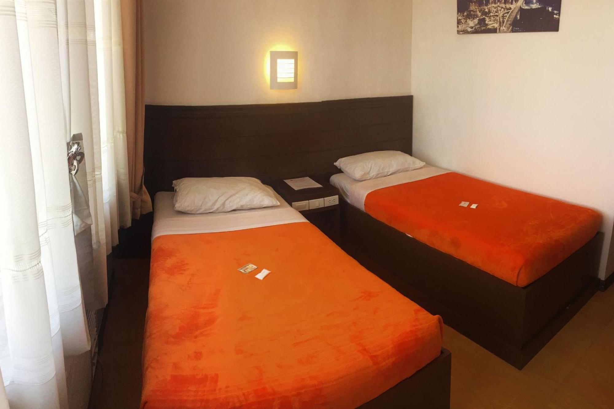 Pearli View Hotel Iloilo Powered By Cocotel Room photo