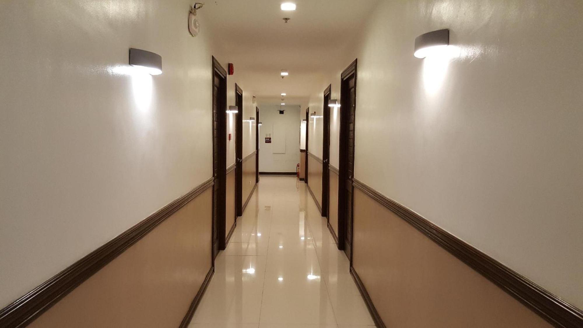 Pearli View Hotel Iloilo Powered By Cocotel Exterior photo
