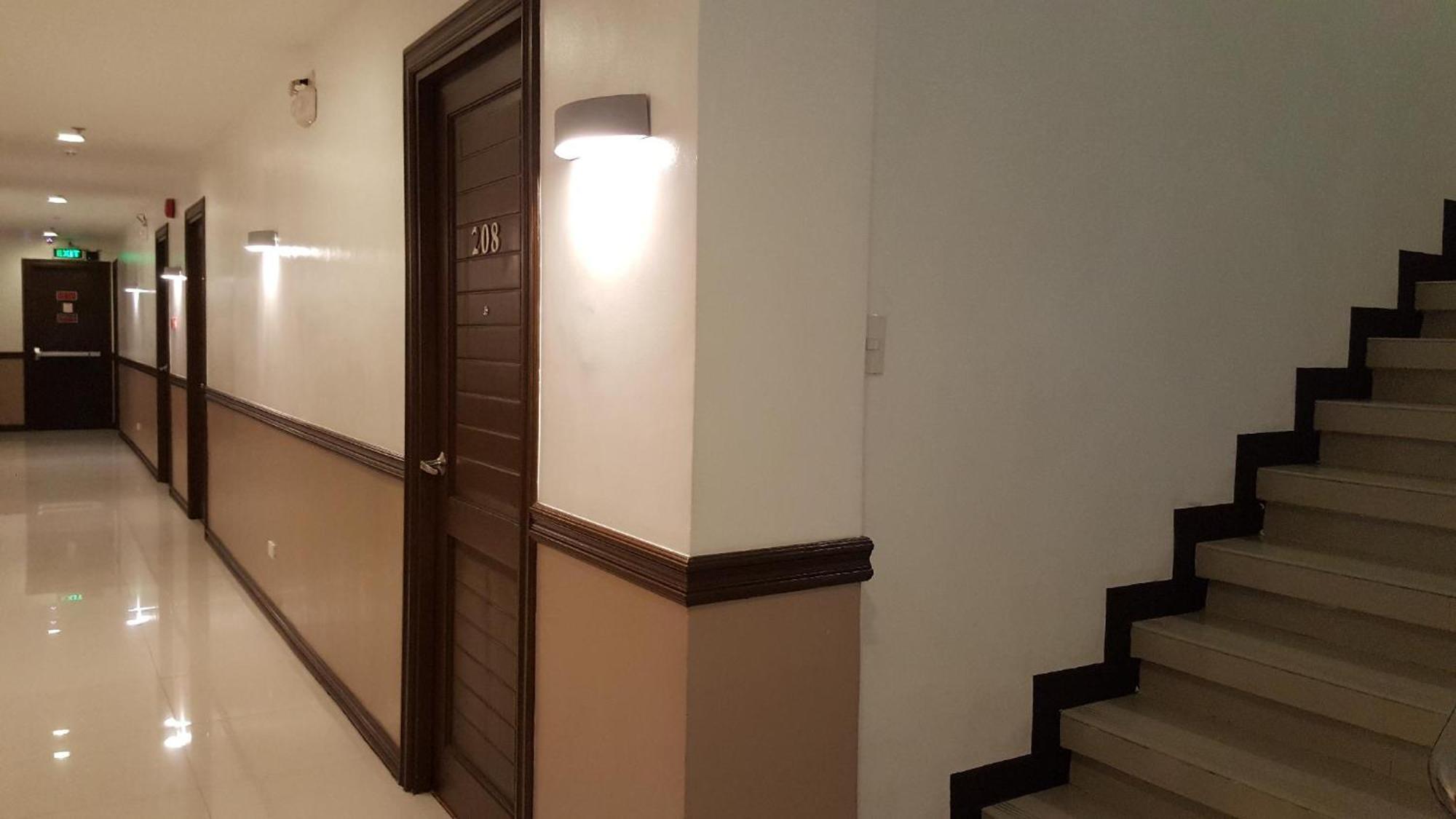 Pearli View Hotel Iloilo Powered By Cocotel Exterior photo