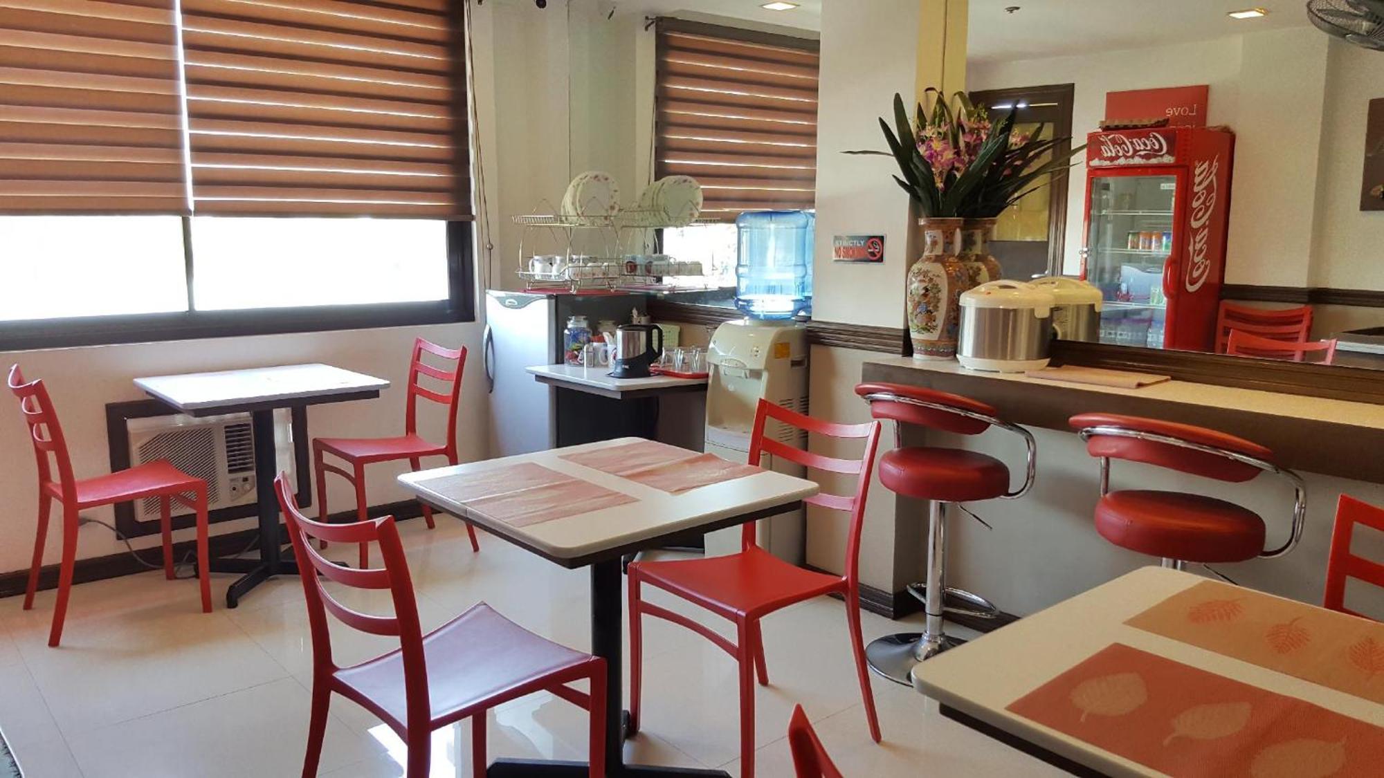 Pearli View Hotel Iloilo Powered By Cocotel Exterior photo